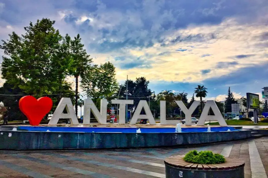 Antalya Gezi Rotaları: Şehir ve Doğa İçin En İyi Güzergahlar